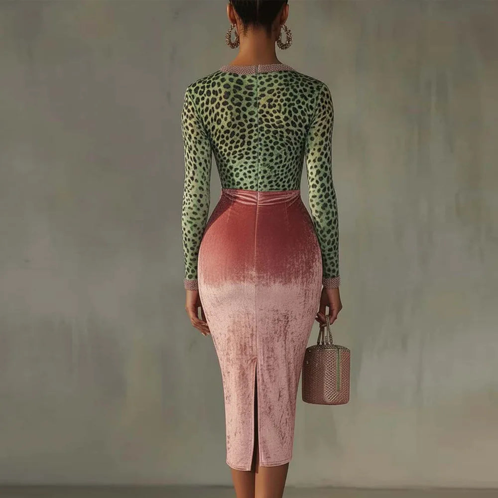 ROBE MOULANTE VINTAGE LEOPARD COULEUR VERT ET ROSE