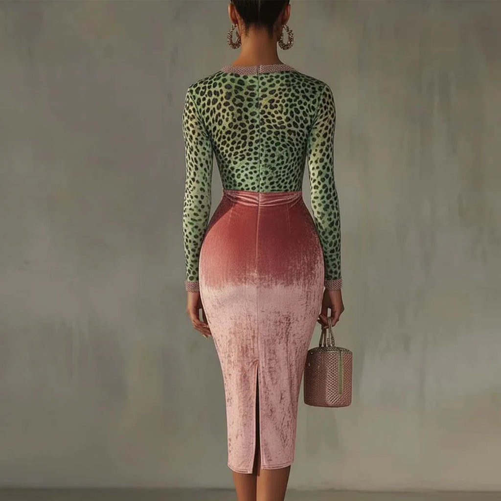 ROBE MOULANTE VINTAGE LEOPARD COULEUR VERT ET ROSE